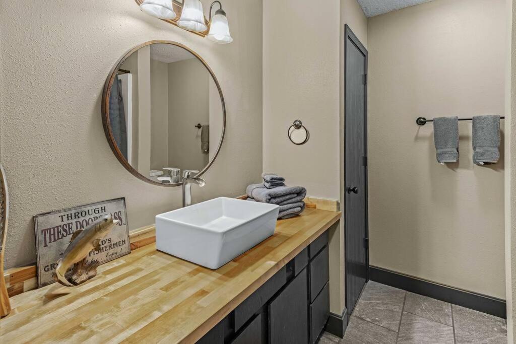 Stonegate Lodge Bear'S Den Kitchen, Pool, Firepit, Wifi ,Smart Tvs Юрика-Спрінгс Екстер'єр фото