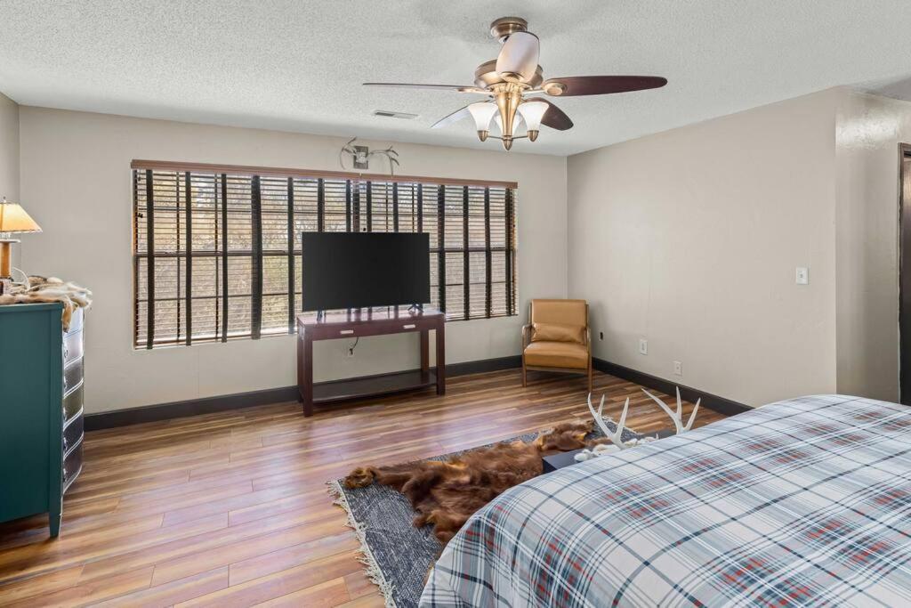 Stonegate Lodge Bear'S Den Kitchen, Pool, Firepit, Wifi ,Smart Tvs Юрика-Спрінгс Екстер'єр фото