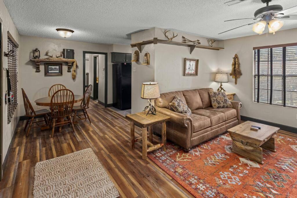 Stonegate Lodge Bear'S Den Kitchen, Pool, Firepit, Wifi ,Smart Tvs Юрика-Спрінгс Екстер'єр фото